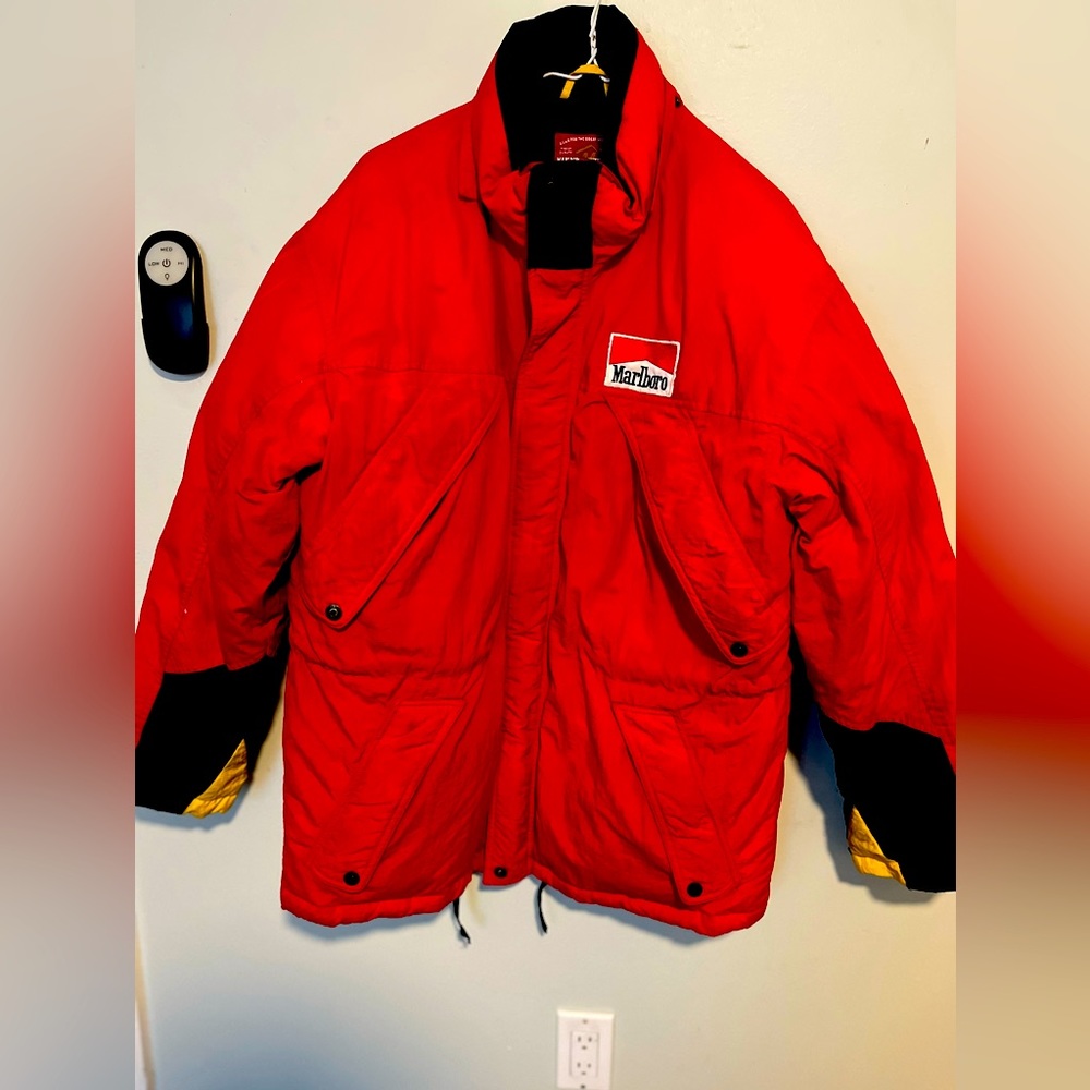VINTAGE Marlboro puffer jacket.